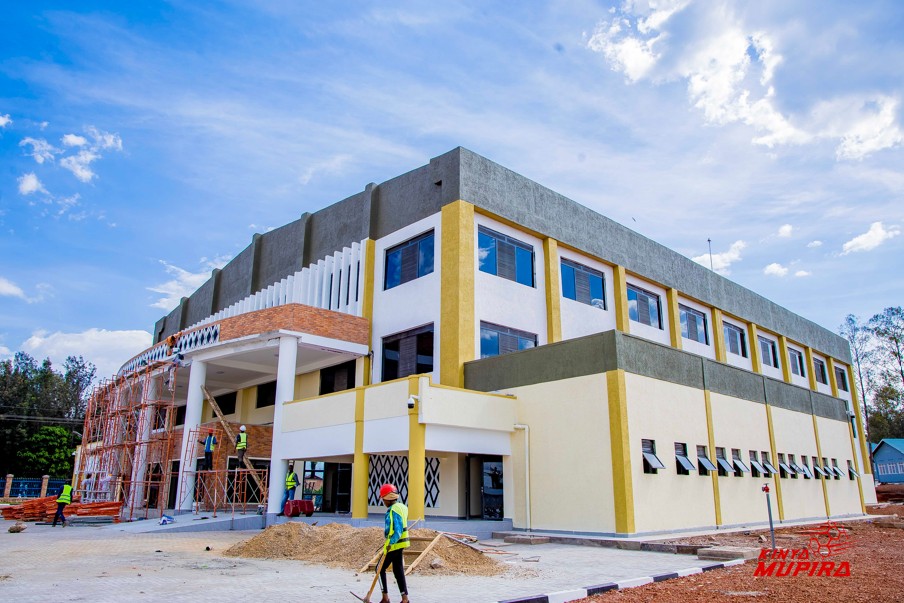 Tembera inzu y’imikino ya Kirehe (Gymnase) igiye kuzura ihagaze asaga miliyari 2 - AMAFOTO