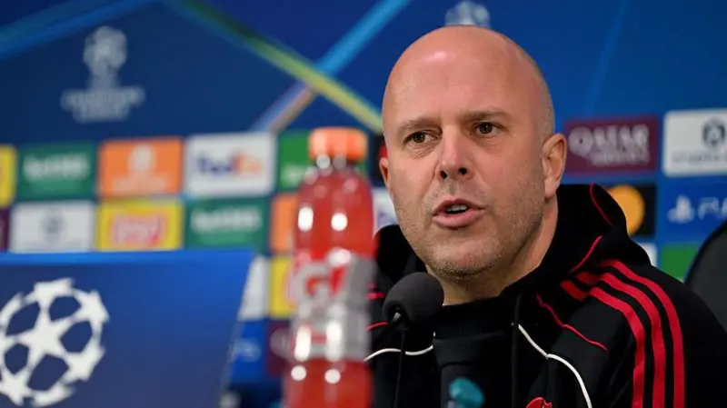 Umutoza Arne Slot yikomye Salah amwereka ko ari we utegeka