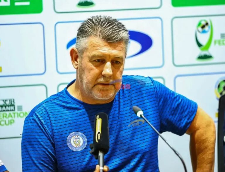 Rayon Sports yamaze kumvikana n’umutoza mushya