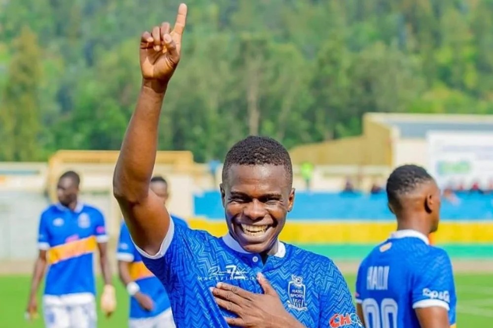 Adama Bagayogo mu biganiro bya kure n'ikipe nshya