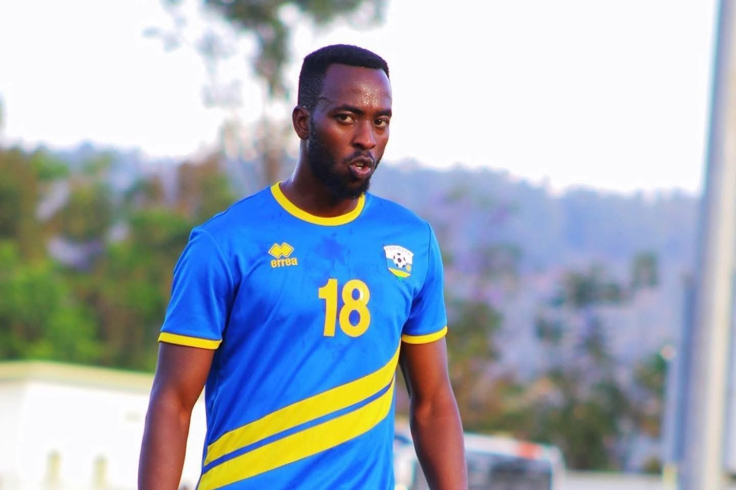 Kimenyi Yves yasezeye burundu ku gukina umupira w'amaguru ‎