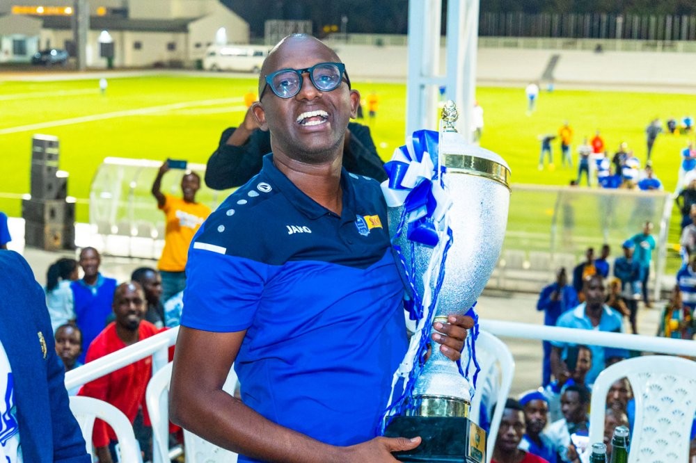 Rayon Sports yatangaje bidasubirwaho umutoza mushya ‎