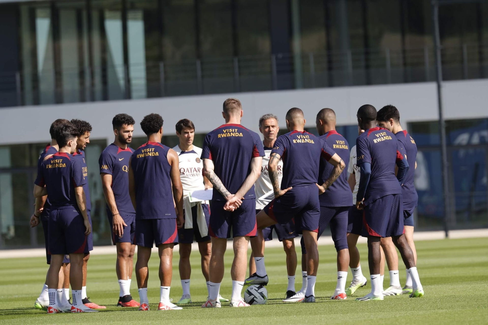 Ikipe ya Paris Saint-Germain yifatanyije n'Abanyarwanda #Kwibuka32 Jenoside yakorewe Abatutsi