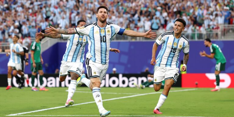 ‎Messi yatsinze ibitego bitatu yandika amateka ahesha intsinzi Argentina