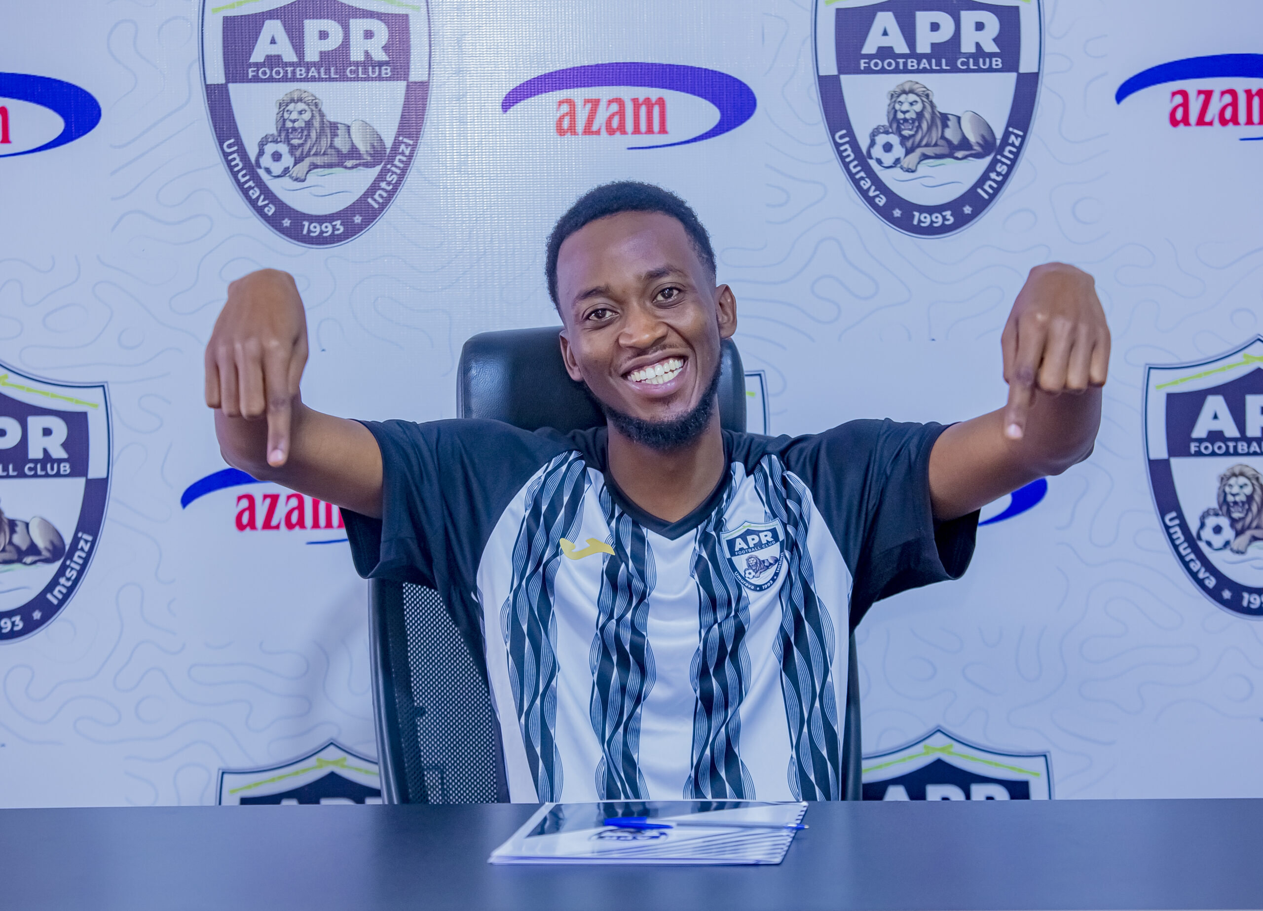 APR FC yasinyishije myugariro Ishimwe Christian wari mu biganiro na Rayon Sports