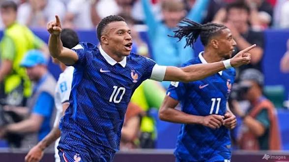 Mbappé yafashije u Bufaransa kunyagira Iraq mu mukino wahagaritswe amasaha abiri